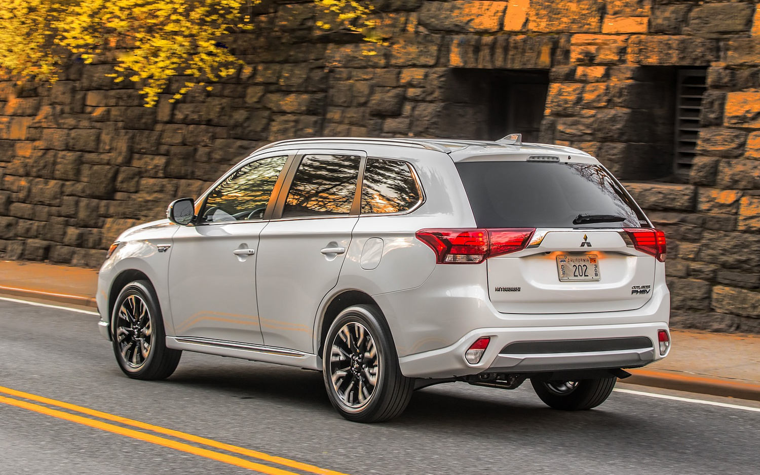 Mitsubishi Outlander GT 2017 SUV Drive
